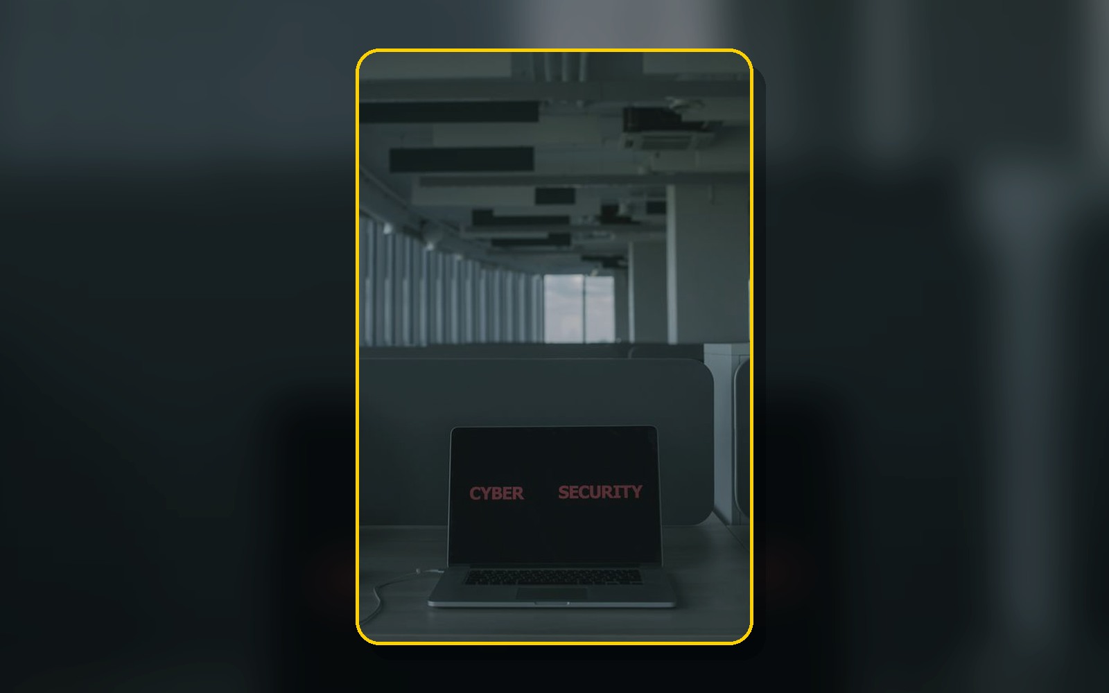 Postazione informatica dedicata alla protezione dei dati e alla sicurezza digitale